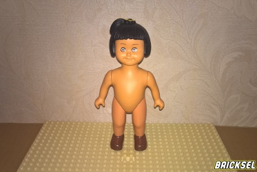 Девочка брюнетка